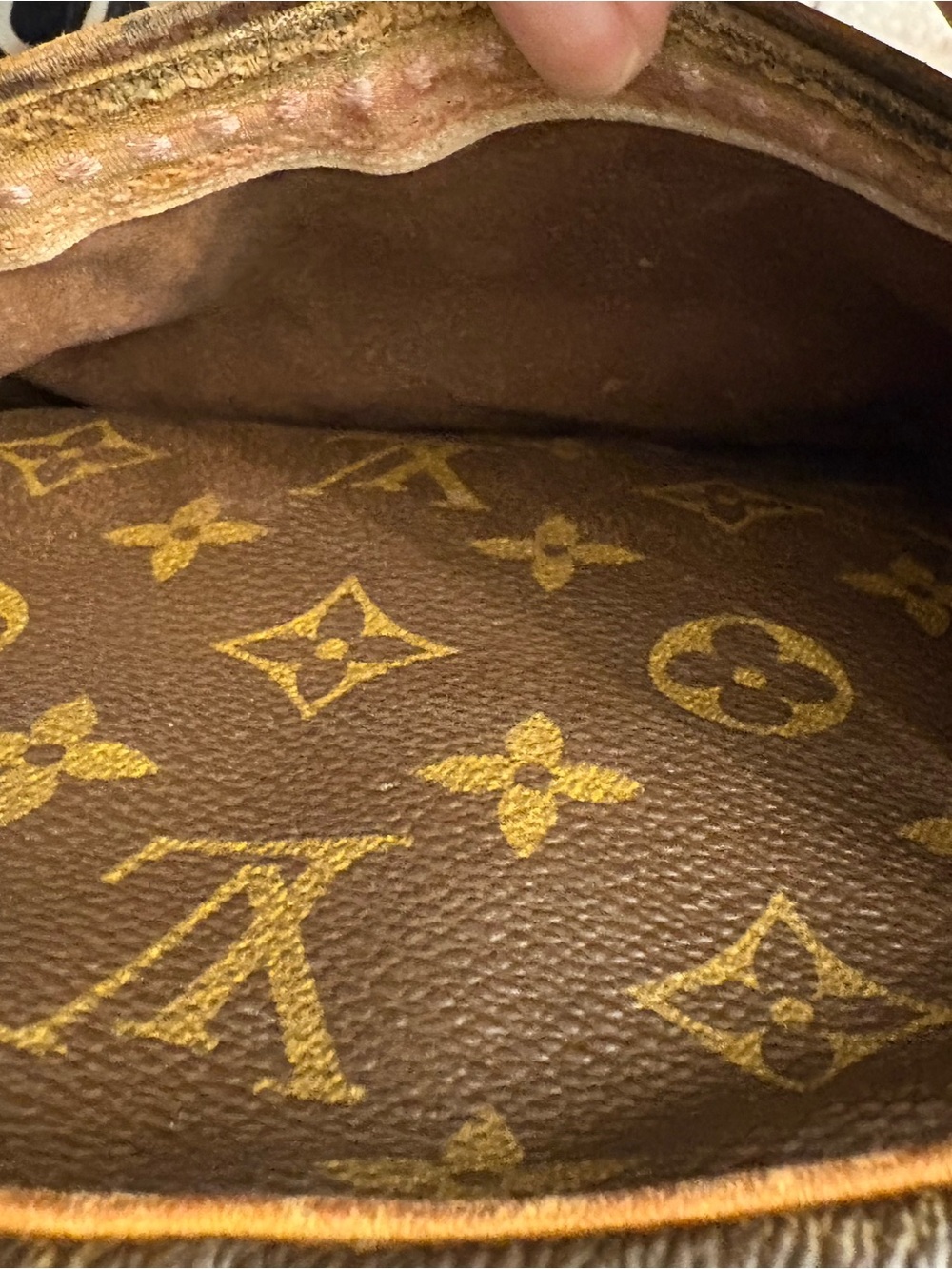 AUTH Vintage Louis Vuitton Monogram Crossbody Camera Bag - Date Code 874 TH - Picture 16 of 17